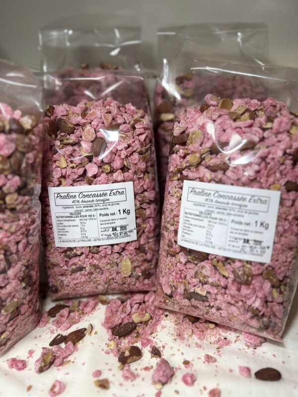 sachets de pralines concassées roses 40%